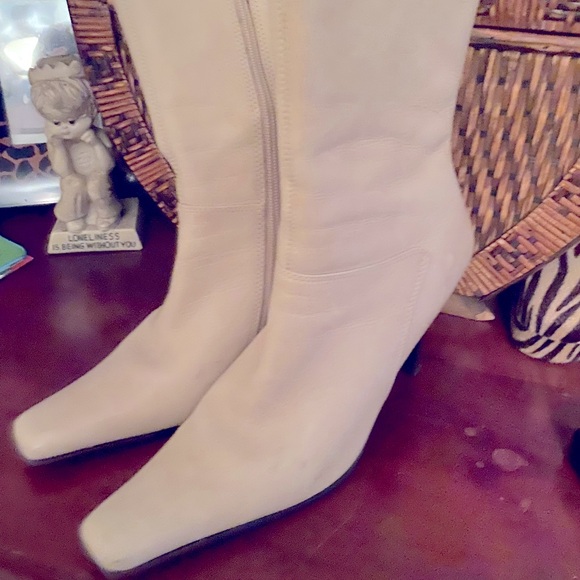 Steve Madden Bone Leather Boot. Good Condition - Picture 4 of 5